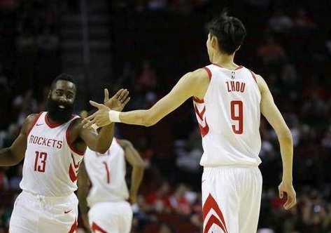 高个子球员在篮球比赛中有哪些优势和劣势？